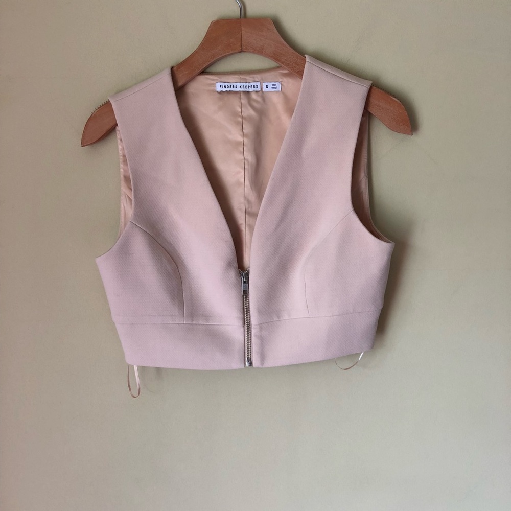 ✨NWOT Finders Keepers Crop Top ✨